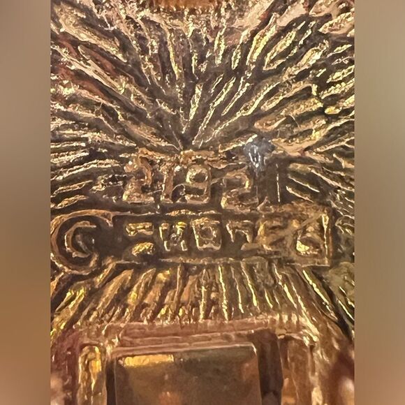 Chanel Vintage Gripoix Earrings - Picture 4 of 4